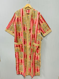 Veste Kimono Unisexe de Luxe Faite à la Main, Imprimée Florale, pour l'Été et l'Hiver, en Coton Indien Kantha Respirant, avec Logo Frontal pour Femme - Product Image 2