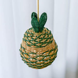 Lampe suspendue pour enfants, adorable abat-jour en rotin en forme d'ananas, abat-jour de haute qualité fabriqué au Vietnam - Product Image 1