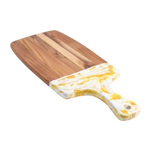 Tabla de cortar de madera en oferta, forma rectangular con asa, incrustaciones de resina amarilla, tabla de cortar ecológica. - Product Image 1