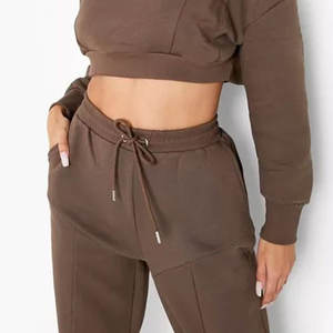 Conjunto Deportivo Chic para Mujer, Pantalones Cortos y Chaqueta con Cremallera, Personalizable, para un Estilo Athleisure - Product Image 6