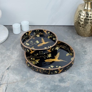 ถาดไม้ MDF ขายส่งยอดนิยม ถาดเสิร์ฟทรงกลมเคลือบเอนาเมล ถาดเรซิ่นตกแต่งสำหรับครัวและห้องอาหาร สำหรับบ้านและโรงแรม - Product Image 1