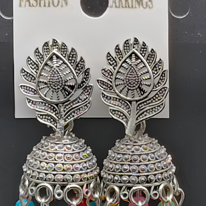 Pendientes Jhumka de Plata Oxidada India con Diseño de Lágrima y Pavo Real, Texturizados, con Cuentas Coloridas en Forma de Campana, Venta al por Mayor a Granel, Par - Product Image 1