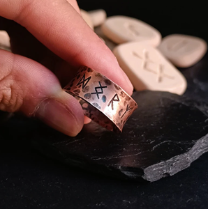 Anillo Magnético de Cobre Puro Forjado a Mano, Estilo Vintage, Texturizado, Ancho y Sólido con Borde Cóncavo - Product Image 4