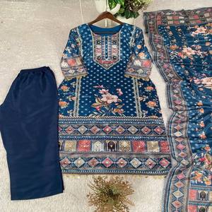 VASTRA COTTAGE Conjunto de Diseñador con Top y Pantalón Estampados Chinon, Dupatta con Borde de Encaje y Monedas con Detalles de Espejo, y Micro Interior, Atuendo Étnico para Fiesta - Product Image 6