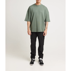 เสื้อเชิ้ตผู้ชายสีเขียวมะกอก ผ้าถักลายวาฟเฟิล แขนสั้น ทรงโอเวอร์ไซส์ ระบายอากาศได้ดี ผ้าฝ้าย สวมใส่สบาย สไตล์ฤดูร้อน - Product Image 6