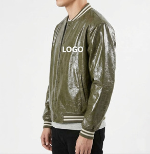 Chaqueta Varsity de Cuero PU Verde Oliva para Hombre con Logotipo Personalizado, Chaqueta de Béisbol Informal con Cuello Camisero, Corte Regular, Ropa Urbana de Otoño - Product Image 2