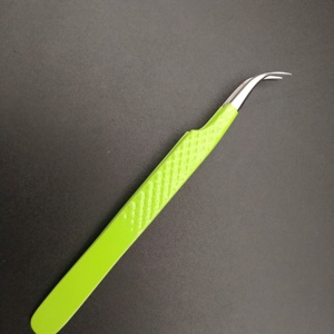 Pinza para Pestañas de Acero Inoxidable con Punta Dentada - Pinza de Alta Calidad para Uso en Salón, Logotipo Personalizado y Marca Privada Disponibles - Product Image 6