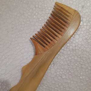 Peigne en bois naturel poli de qualité supérieure Lodi Impex, design vintage, fait main, écologique, durable, élégant, tendance - Product Image 4