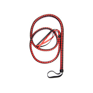 Fouet en cuir avec design tressé, couleur noire, poignée à anneau métallique, détail pompon - Product Image 4