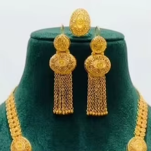 Juego de Collar de 4 Piezas de Lujo Hecho a Mano con Baño de Oro de 24K sobre Cobre y Latón para Mujer, Ideal para Aniversario, Boda, Compromiso o Fiesta - Product Image 3