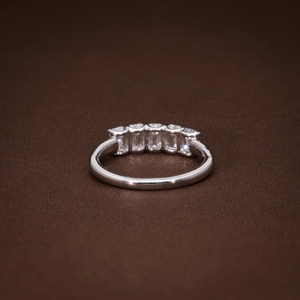 แหวนเพชรแล็บโกรว์ทรงเอเมอรัลด์ 5 เม็ด พร้อมใบรับรองและกล่องของขวัญ เครื่องประดับชั้นดีสำหรับผู้หญิง - Product Image 5