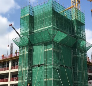 Malla de Plástico Verde Césped para Seguridad en Obras de Construcción, Cobertura de Andamios, Protección y Servicio de Corte - Product Image 3