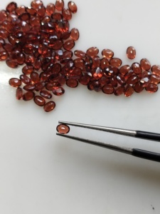 Granat rouge naturel 3,5x2,5 mm, taille ovale, meilleure qualité, pierre précieuse en vrac pour la fabrication de bijoux - Product Image 3