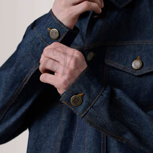 Veste en jean bleu foncé pour homme, boutonnée, manches longues, style décontracté, vêtement d'extérieur tendance - Product Image 1