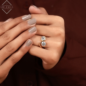 Bague de luxe en or jaune avec deux diamants, style Infinity Bypass, pour fiançailles, mariage, cadeau, fournisseur de bijoux pour femmes - Product Image 6