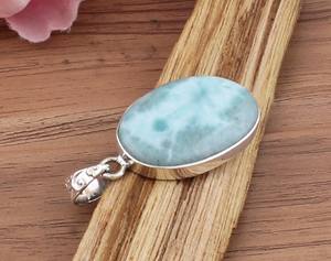 Pendentif en Larimar naturel, argent sterling 925 plaqué platine, collier vintage fait à la main en pierre bleue, bijoux personnalisés - Product Image 3