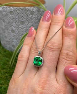 Pendentif en topaze verte naturelle, argent sterling 925, plaqué rhodium et or, bijoux fins faits à la main, cadeau pour femme, vente en gros - Product Image 2