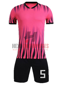Maillot de football unisexe personnalisé 2026 respirant et anti-humidité avec short à séchage rapide et logo imprimé numériquement sur le devant, grandes tailles - Product Image 3