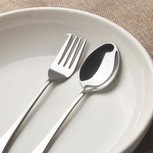 ช้อนสแตนเลสขัดเงาขนาด 6.7 นิ้ว ดีไซน์ทันสมัย สีเงิน สำหรับไอศกรีม พุดดิ้ง กาแฟ และของหวานอื่นๆ - Product Image 2