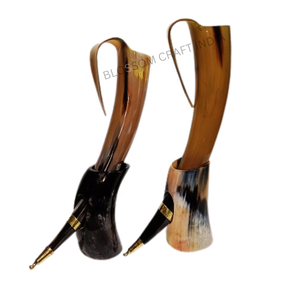Cuerno de Búfalo Vikingo Artesanal de Elegancia Rústica, Ecológico, con Soporte de Ángel para Festivales Nórdicos, Reuniones Medievales y Artesanía - Product Image 1