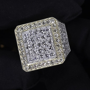 Bague de fiançailles pour homme en moissanite sertie de diamants carrés, en argent sterling 925 plaqué rhodium, cadeau pour le petit doigt - Product Image 6