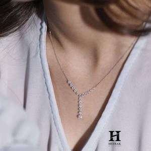 Collier en or 18 carats en forme de Y avec pendentif diamant, bijoux élégants et raffinés pour femmes - Product Image 3