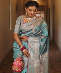 Sari de Seda Azul Claro con Borde Rosa, Estilo Banarasi, para Bodas Tradicionales Indias, Sari Drapeado para Mujer - Product Image 5