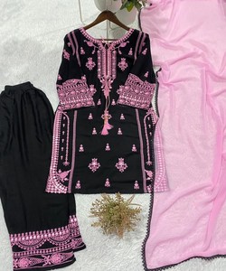 Ensemble haut et palazzo en rayonne de créateur, avec broderie, travail sur papier et effet miroir, accompagné d'un dupatta, 84870 Rose bébé et noir - Product Image 3