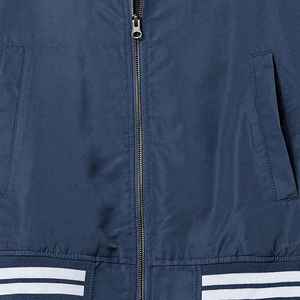 Chaqueta Varsity Personalizada OEM con Bordado Chenille y Mangas de Cuero para Hombre, Chaquetas Varsity Transpirables - Product Image 6
