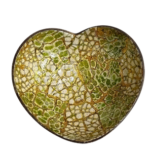 Bol en coquille de noix de coco présentant des sculptures raffinées, finition écologique, surface de cuisine lisse et polie - Product Image 1