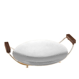 แท่นวางเค้กโลหะสีทองสุดหรูถาดเสิร์ฟพร้อมฐานไม้ที่ทำด้วยมืออุปกรณ์ตกแต่งเค้กสำหรับงานเลี้ยงวันเกิดแบบยั่งยืน - Product Image 5