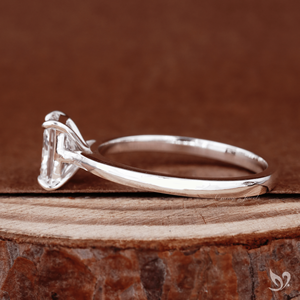 Bague de fiançailles minimaliste solitaire en or blanc 10 carats avec diamant de laboratoire taille radiant de 1 carat certifié IGI pour anniversaire et mariage - Product Image 3