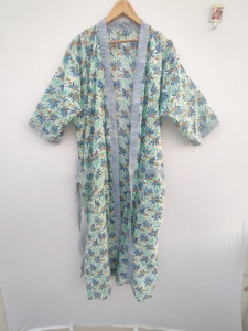 Bata Kimono de Algodón con Estampado Floral Azul Hecha a Mano |   Albornoz Ligero con Cinturón |   Bata de Estilo Bohemio para Mujer, para Salón y Spa - Product Image 2