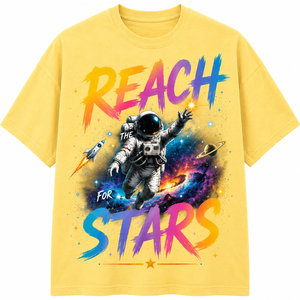 Camiseta Negra para Hombre con Estampado de Astronauta Reach The Stars, Manga Corta, Cuello Redondo, Corte Regular, Informal, 100% Algodón Jersey, Transpirable - Product Image 1