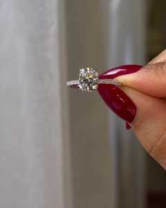 Bagues de fiançailles 2 carats en diamant de laboratoire taille coussin, sertis à griffes et pavé, 1,50 mm, solitaires, alliances d'anniversaire et de mariage en or massif 14K 18K - Product Image 2