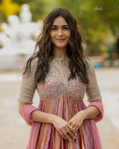 Vestido Anarkali de Moda Estilo Bollywood con Hermosa Tela de Red Cosida y Dupatta de Encaje Thumar en Cuatro Lados para Venta de Exportación - Product Image 6