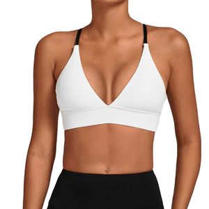 Sujetador deportivo halter de cuello en V profundo blanco para mujer, de alto soporte, transpirable, sin costuras, top de yoga de color liso con tirantes ajustables de malla - Product Image 1