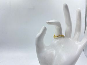 Elegante anillo de racimo de Latón chapado en oro de 18 quilates Diseño elegante Hipoalergénico para apilar o usar solo - Product Image 2