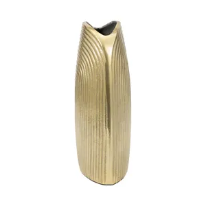 Jarrón de Metal Hecho a Mano con Diseño Floral, Tendencia Mundial 2026, para Decoración de Hogares de Lujo, Venta al por Mayor para Compradores e Importadores, Decoración Nórdica para Estantes - Product Image 1