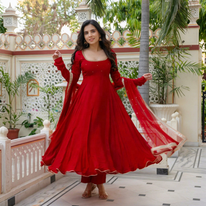 Derniers modèles de salwar kameez pour mariage et soirées, disponibles chez Samp Corporation pour femmes. - Product Image 1