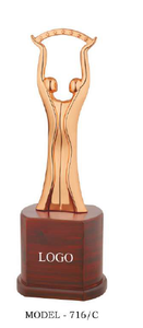 Trofeo metálico con tema de amor y base grabada, modelo 716 A B C, trofeo deportivo duradero de metal con base de madera negra - Product Image 6