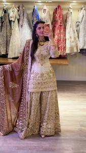 Costume Anarkali blanc brodé pour femmes avec dupatta, tenue traditionnelle indienne et pakistanaise, coupe ample, longueur au sol, en soie - Product Image 3