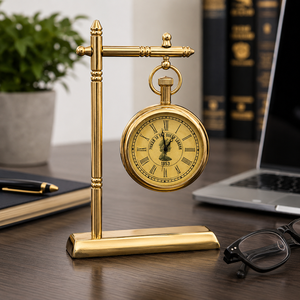 Horloge de bureau personnalisée en laiton antique, inspirée d'une montre de poche, avec gravure sur mesure, cadeau idéal pour la maison ou le bureau - Product Image 1