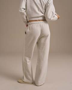 Conjunto Deportivo Casual de Sudadera con Cuello Redondo y Pantalones Anchos para Mujer, Personalizado OEM, Ropa Deportiva de Primera Calidad - Product Image 2