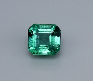GEMS INTERNATIONAL - Esmeralda Natural Certificada IGI de 1.72 Ct, Color Verde Intenso, Corte Octogonal Facetado, Gema Suelta para Joyería - Product Image 1