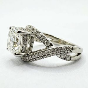 Anillo de compromiso de oro blanco de 14k con diamante cultivado en laboratorio de corte redondo de 2.62CTW, certificado IGI, con banda dividida - Product Image 3
