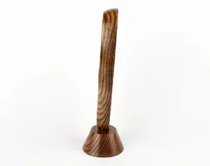 Ornement en bois en forme de cœur, sculpté dans du bois foncé, avec un motif de cœur entrelacé et une note musicale, pour la décoration esthétique de la maison ou du studio. - Product Image 4