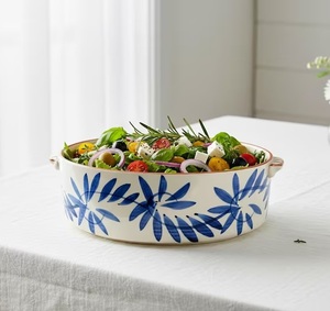 Elegante Tazón de Cerámica para Servir con Borde Festoneado, Detalles Florales y Acabado Artesanal para una Decoración de Mesa Refinada - Product Image 6