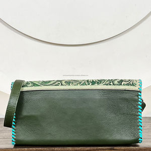 Sac à bandoulière en cuir usiné artisanal unique avec gaufrage floral et carte Sac à bandoulière en cuir véritable pour femme - Product Image 5