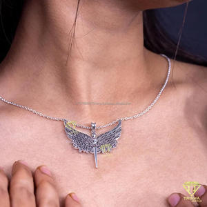 Colgante de Ala en Plata de Ley con Incrustaciones de Piedra Negra Detalladas y Diseño Elegante - Product Image 5